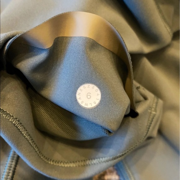 Lululemon In Movement 7/8 Tight *Everlux - Picture 5 of 12